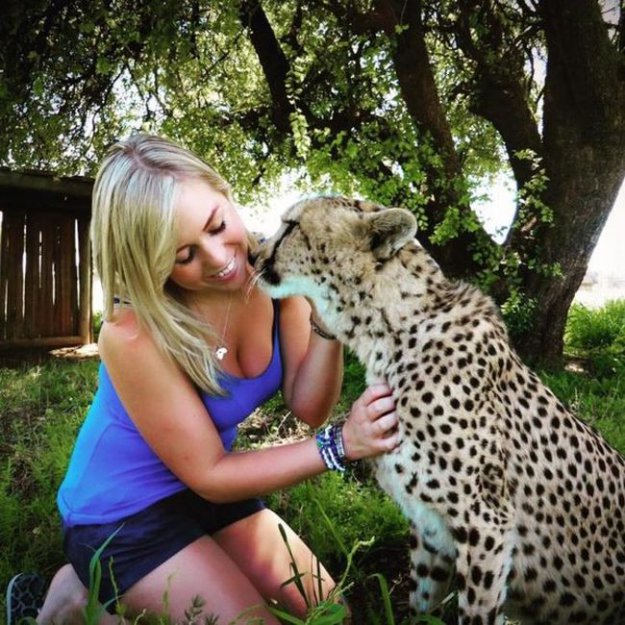 Она спасла котенка гепарда от охотников за трофеями