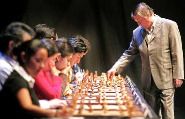 сеанс одновременной игры в шахматы