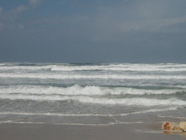 18.02.2012года.Шторм.Пляж.Средиземное море.