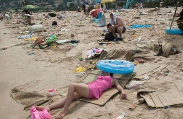 Китайские пляжи утопают в мусоре