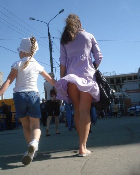 Девушки в коротких юбках