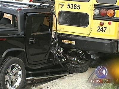 Hummer против школьного автобуса