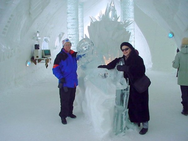 Ледяная гостиница в Канаде