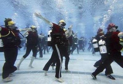 Танцпол под водой