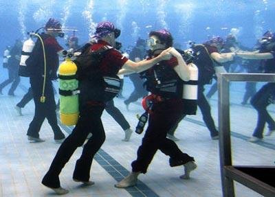 Танцпол под водой