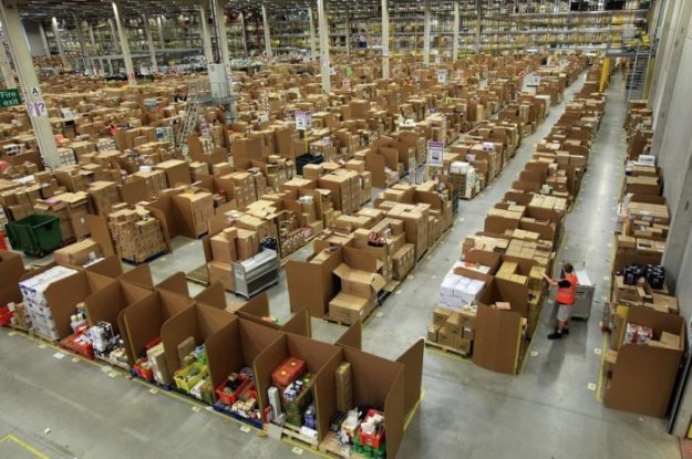 Взгляд изнутри на склад интернет-магазина Amazon