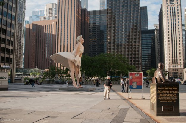 Памятник Мэрилин Монро в Чикаго
