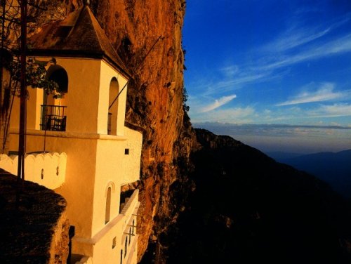 10 Невероятно изолированных монастырей