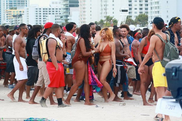 Как проходят дикие вечеринки студентов в Майами