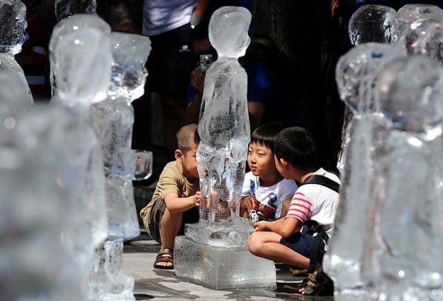Выставка ледяных скульптур в Пекине