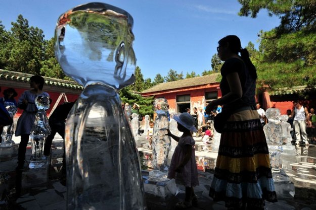 Выставка ледяных скульптур в Пекине