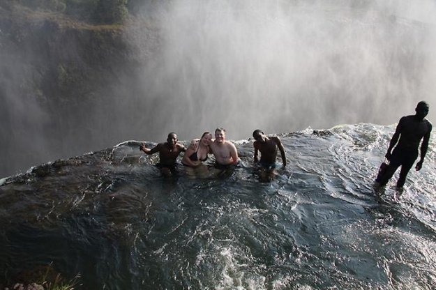 Африка; Дьявольский бассейн водопада Виктория