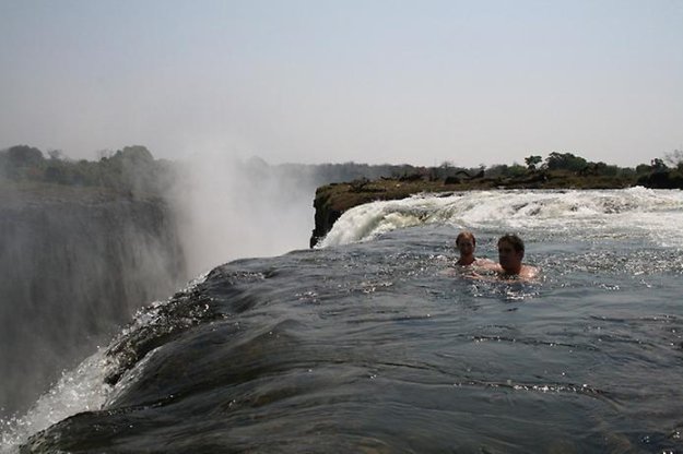 Африка; Дьявольский бассейн водопада Виктория