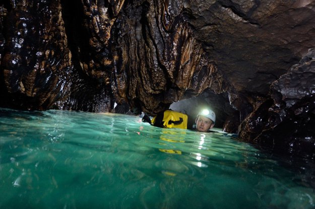 Спуск в одну из самых глубоких пещер мира