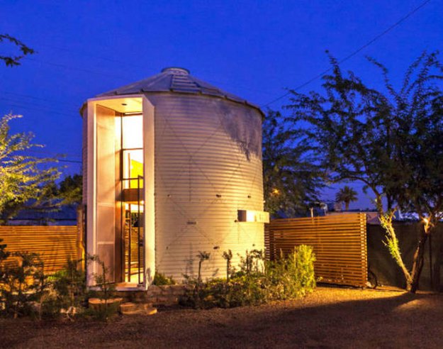 Архитектор превратил старое зернохранилище в уютный дом для своей семьи