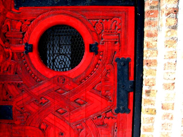 красные двери со всего мира :)