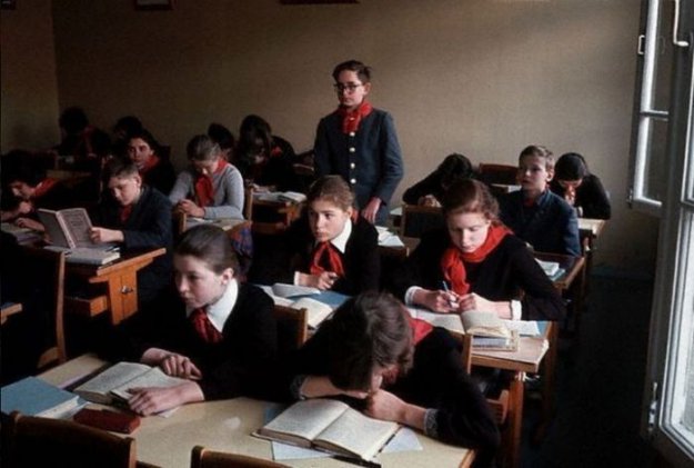 Чем занимались школьники СССР во время уроков