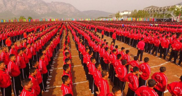 Массовая тренировка учеников школы кунг-фу Тагоу