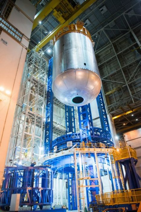 NASA показало процесс сборки бака для самой мощной ракеты
