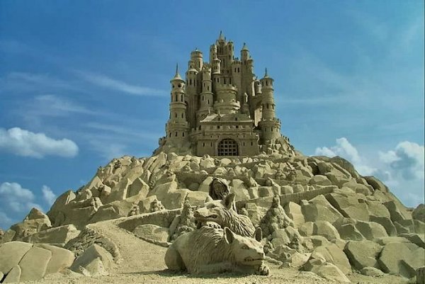 Настоящий замок из настоящего песка.