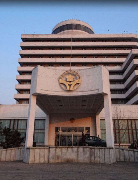Шестизвездочный северокорейский отель, который туристы сравнивают с тюрьмой