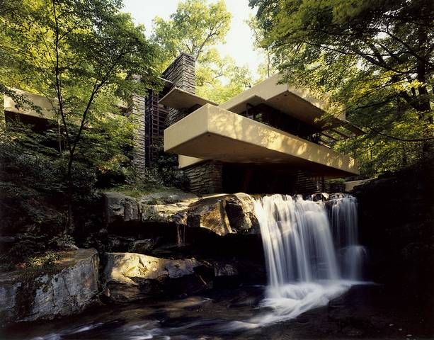 Дом на водопаде