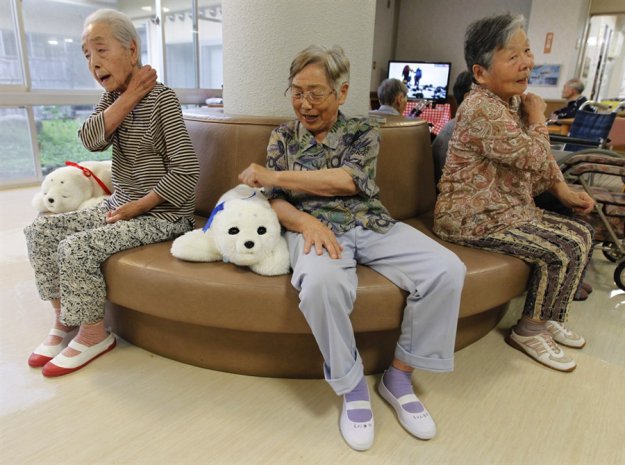 Медицинский робот для пожилых людей, переживших цунами...