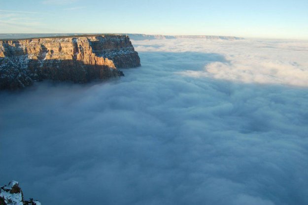 Туман заполняет Гранд-Каньон