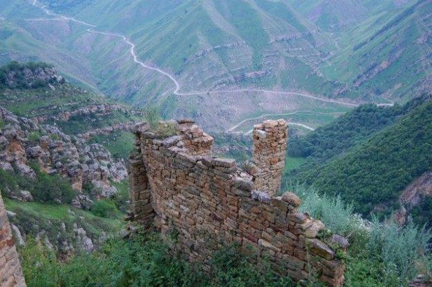 Заброшенный аул в дагестанских горах