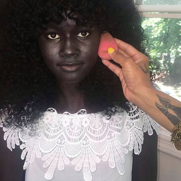 Худия Диоп - модель с самой темной в мире кожей