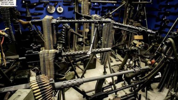 Невероятный арсенал американского коллекционера оружия