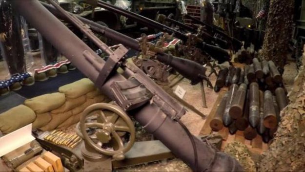 Невероятный арсенал американского коллекционера оружия