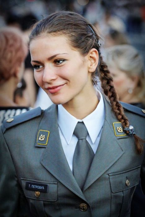 Девушки-военнослужащие из разных стран мира