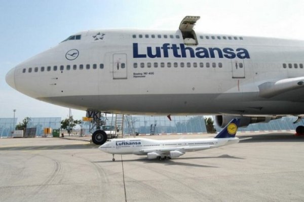 Boing 747 -  