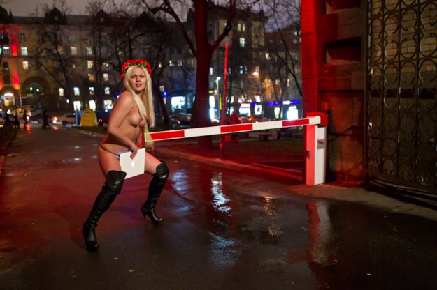 Сиськи от FEMEN