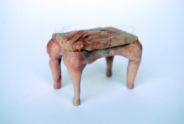 Мебель из человеческой кожи и фарфоровые кишки от Джессики Хариссон
