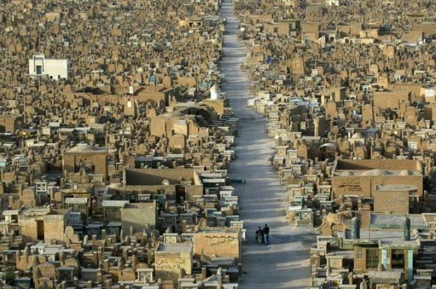Невероятные размеры кладбища Вади Аль-Салам в Ираке