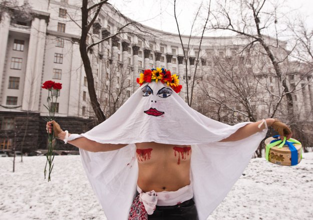 FEMEN и кровосиси