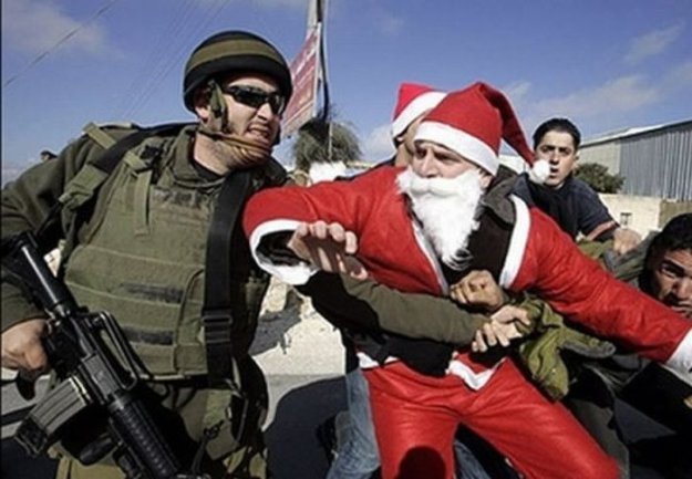 Санта Клаусы в руках полиции