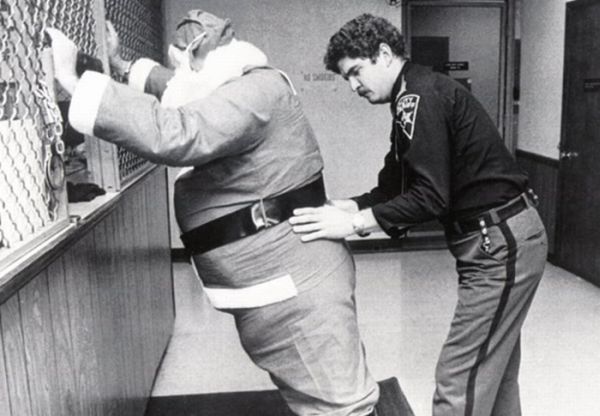 Санта Клаусы в руках полиции