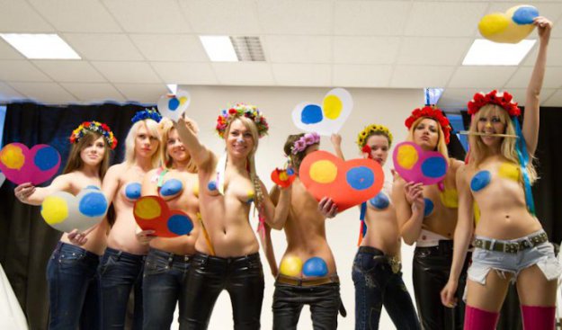 FEMEN поздравляют Влюбленных