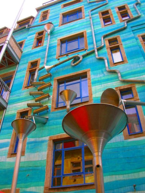 Стена водосточных труб в Дрездене