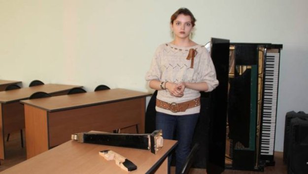 В Якутске рабочие по ошибке выбросили рояль за полмиллиона рублей