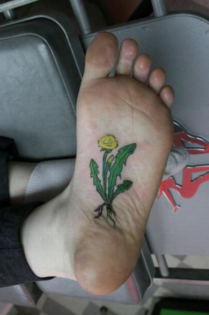 Сумасшедшие татуировки на ногах