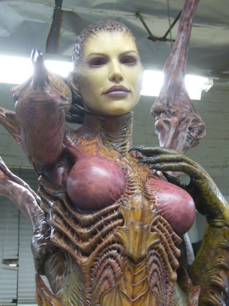 Скульптура Kerrigan из StarCraft