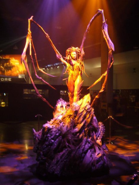 Скульптура Kerrigan из StarCraft