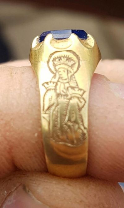 Британский кладоискатель-любитель нашел «кольцо Робина Гуда» в Шервудском лесу