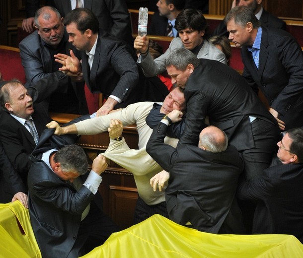 Фото - драка в парламенте