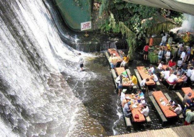Ресторан у водопада