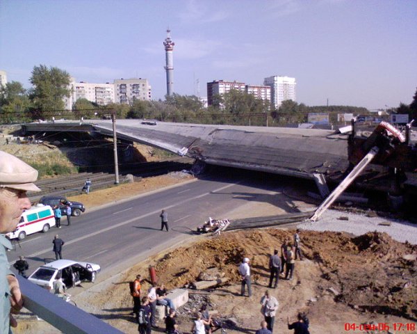 В Екатеринбурге обрушился строящийся автомобильный мост